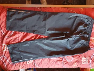 Pantalón impermeable negro
