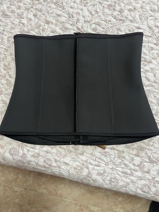 Faja efecto avispa negra