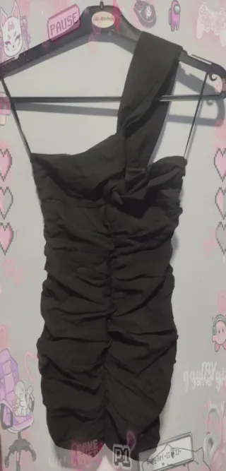 Vestido negro fruncido