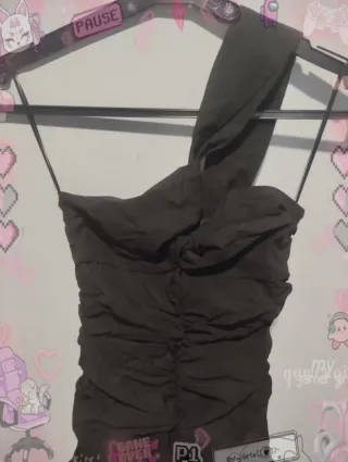 Vestido negro fruncido