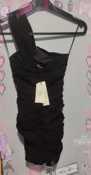 Vestido negro fruncido