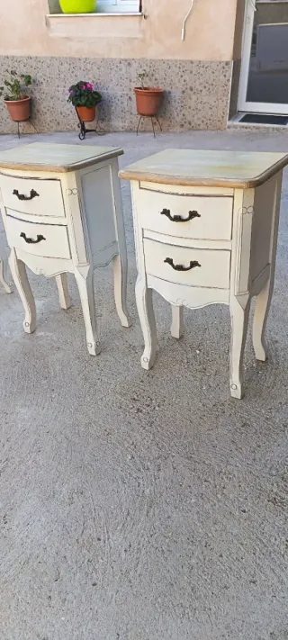 Cómoda blanca de madera