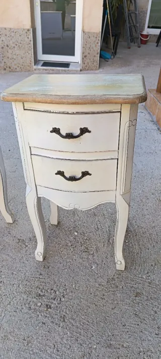 Cómoda blanca de madera