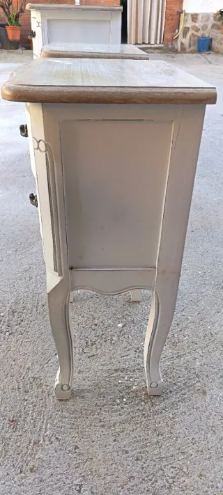 Cómoda blanca de madera