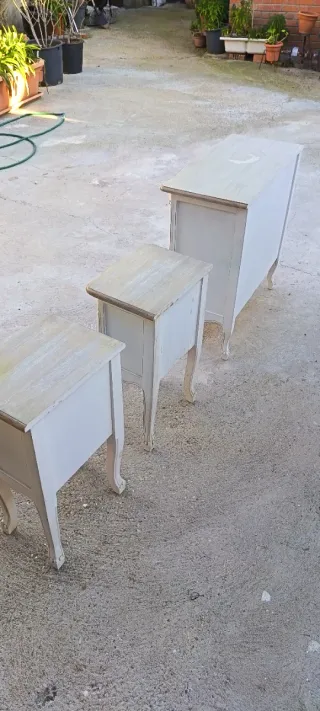 Cómoda blanca de madera