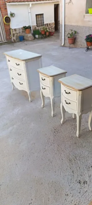 Cómoda blanca de madera