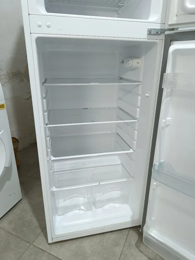 Frigorífico Dos Puertas Svan 1.43x55cm