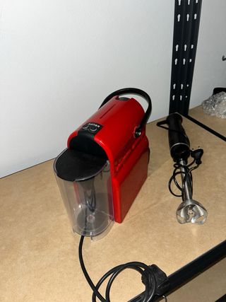 Cafetera Nespresso Krups Roja + Batidora
