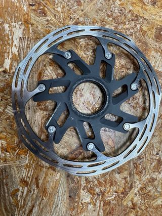 Grupo Sram Red AXS E1. Sin bielas