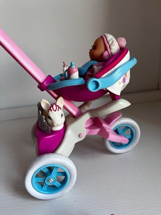 Nancy con cochecito y bebé