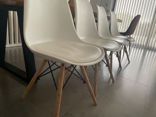 Juego 4 Sillas Comedor Diseño Moderno. Usadas perf
