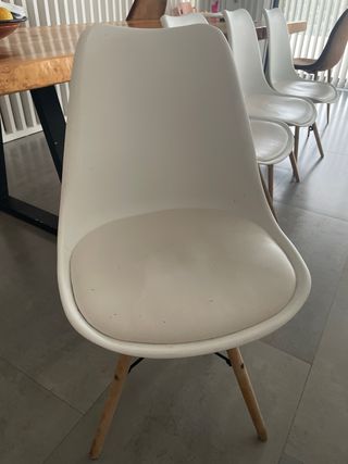 Juego 4 Sillas Comedor Diseño Moderno. Usadas perf