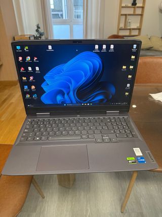 Lenovo LOQ 15IRH8 Gaming PC