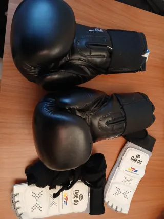 Guantes de boxeo/Muay Thai negros  14 oz