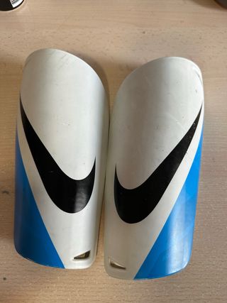 Espinilleras Nike Blancas y Azules