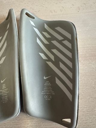 Espinilleras Nike Blancas y Azules