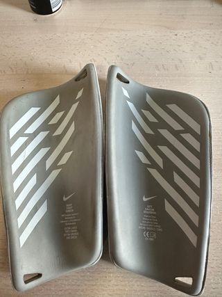 Espinilleras Nike Blancas y Azules