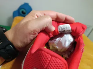 Botas de fútbol sala Adidas rojas y blancas