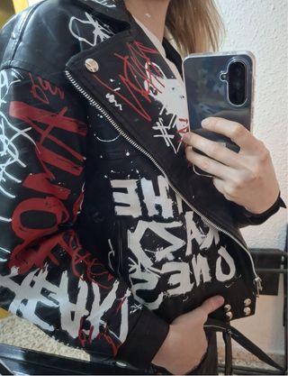 Chaqueta Biker Graffiti Negra y Roja