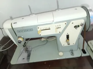 Máquina de coser Wertheim con mueble