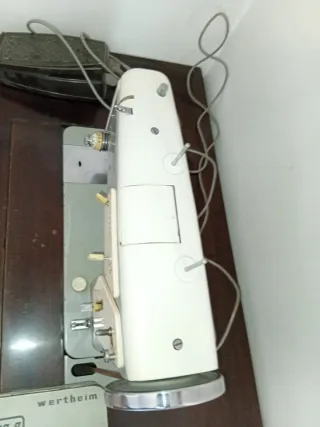 Máquina de coser Wertheim con mueble