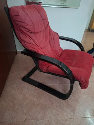 Sillón moderno rojo y negro/// lo regalo