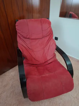 Sillón moderno rojo y negro/// lo regalo