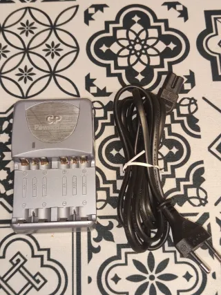 Cargador Baterías AA - AAA GP Travel Power Bank