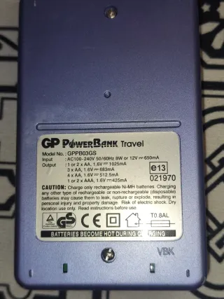 Cargador Baterías AA - AAA GP Travel Power Bank