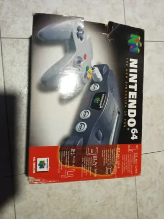 Nintendo 64 con caja