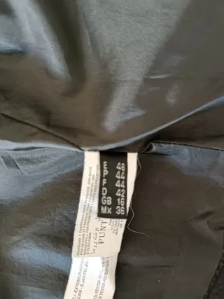 Cazadora de mujer negra