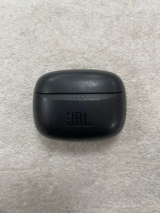 Caja de carga JBL Tune Buds 2 Negra 005