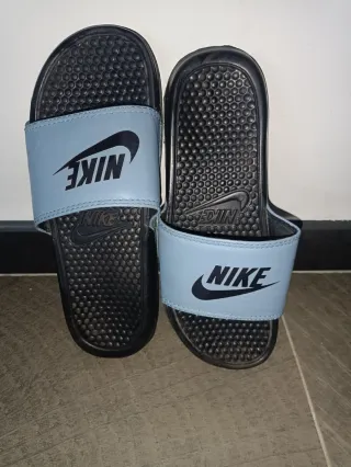 Chanclas Nike Negras y Azules