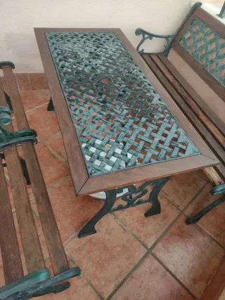 Conjunto mesa y bancos jardín