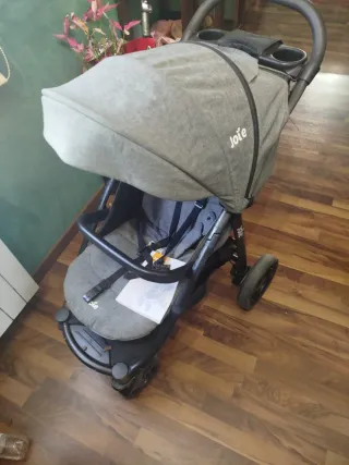 Silla de paseo Joie gris
