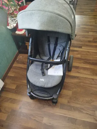 Silla de paseo Joie gris