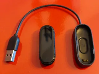 Xiaomi Mi Band 4 Negra + Cargador.
