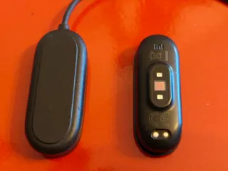 Xiaomi Mi Band 4 Negra + Cargador.