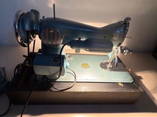 Máquina de coser Edison 35 Deluxe Japan.