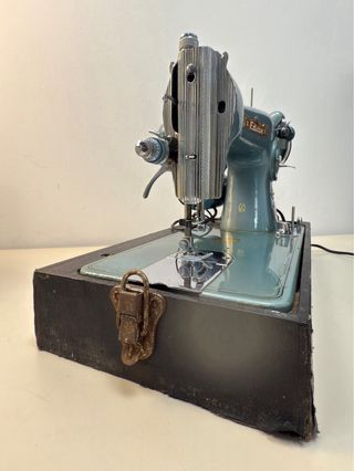 Máquina de coser Edison 35 Deluxe Japan.