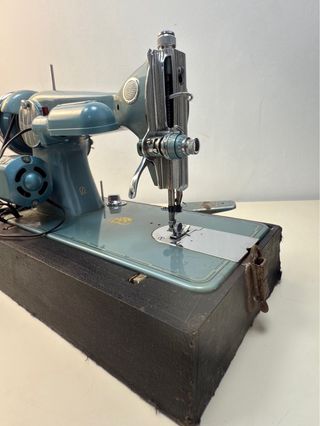 Máquina de coser Edison 35 Deluxe Japan.