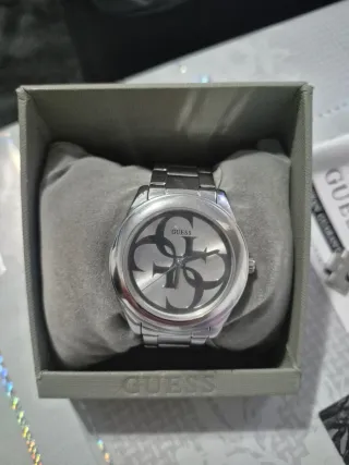Reloj Guess Mujer Plata y Blanco