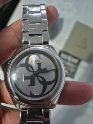 Reloj Guess Mujer Plata y Blanco