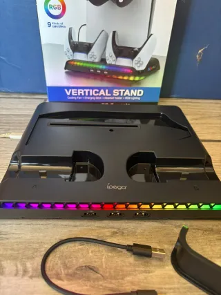 Base ricarica PS5 con RGB e supporto cuff