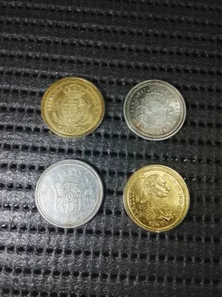 18 Medallas y Monedas Conmemorativas FNMT 2002