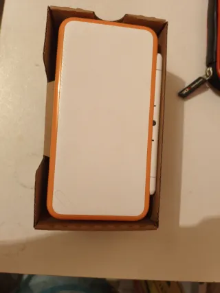Nintendo 2DS XL Blanca y Naranja