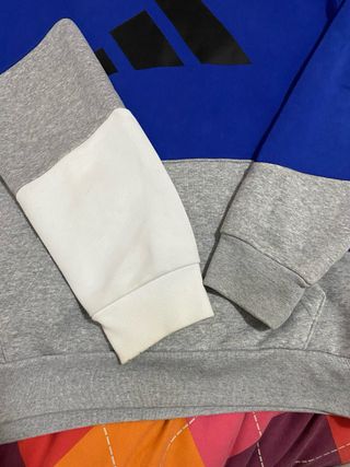 Felpa Adidas blu e grigia con logo