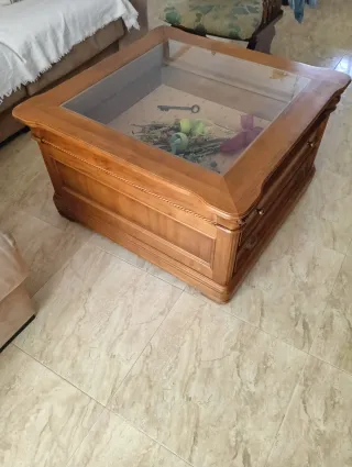 Mesa de centro de madera con cristal