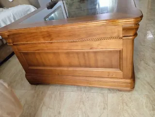 Mesa de centro de madera con cristal