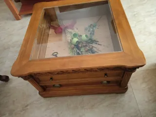 Mesa de centro de madera con cristal